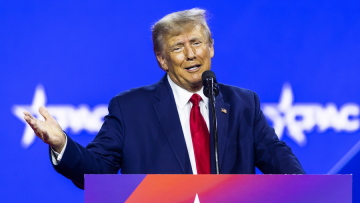 Τραμπ: Συγκέντρωσε 1,5 εκατ. δολάρια σε ένα τριήμερο μετά τον ισχυρισμό του ότι θα συλληφθεί