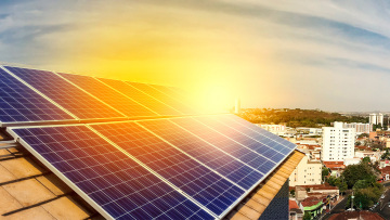 Φωτοβολταϊκά στη στέγη: Έως 75% η επιδότηση από τον Απρίλιο - Αναλυτικά τα κριτήρια και οι δικαιούχοι