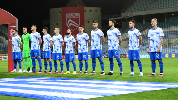 Με την πολυσυζητημένη νέα της φανέλα απέναντι στο Γιβραλτάρ η Εθνική Ελλάδας - Δείτε βίντεο και φωτογραφίες 