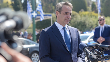 Μητσοτάκης: «Να εμπνευστούμε από τους θριάμβους και να διδαχθούμε από τις τραγωδίες»