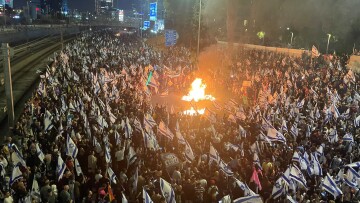 Ισραήλ: Χιλιάδες πολίτες διαδηλώνουν κατά της αποπομπής του υπουργού Άμυνας