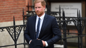 Επίσκεψη-έκπληξη του πρίγκιπα Χάρι στο Λονδίνο - Ο Κάρολος δεν θα τον δει, γιατί είναι... πολύ απασχολημένος