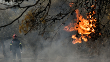 Φωτιά στο Δερβένι Κορινθίας - Στο 5 ο κίνδυνος πυρκαγιάς σήμερα και αύριο προειδοποιεί η πυροσβεστική