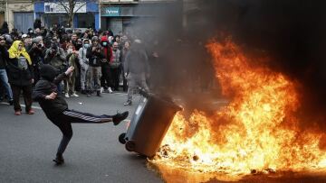 Γαλλία: Πεδίο μάχης για 10η μέρα για το συνταξιοδοτικό - Συγκρούσεις με τις αστυνομικές δυνάμεις (βίντεο)