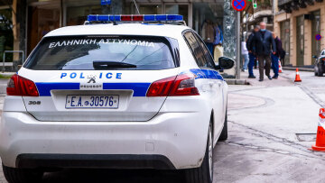 Συναγερμός στη Νέα Σμύρνη:  17χρονος τραυμάτισε σοβαρά τη μητέρα του