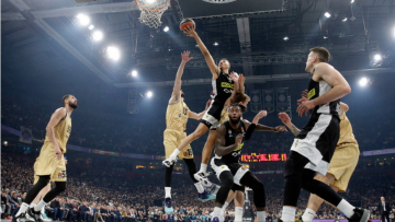 Euroleague: «Ζωντανή» για την οκτάδα η Εφές, ρεκόρ ασίστ η Μακάμπι, «διπλό» η Μπαρτσελόνα - Δείτε βίντεο