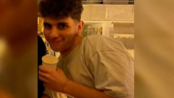 Τέμπη: Εξιτήριο για τον νεαρό που ήταν στο κυλικείο τη στιγμή της φονικής σύγκρουσης - «Βγήκε από μία τρύπα» λέει ο πατέρας του