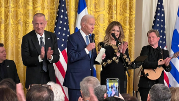 Λευκός Οίκος: Ο Τομ Χανκς στη δεξίωση του Μπάιντεν για την αναγνώριση της Ημέρας της Ελληνικής Ανεξαρτησίας