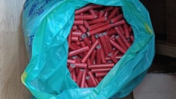 Κρήτη: Παράνομο όπλο και εκατοντάδες κροτίδες βρέθηκαν σε ποιμνιοστάσιο στο Ρέθυμνο