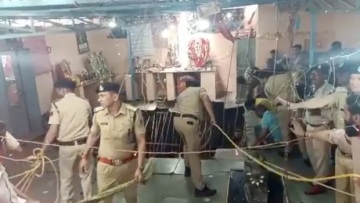 Ινδία: Τουλάχιστον 13 πιστοί σκοτώθηκαν όταν κατέρρευσε το δάπεδο ινδουιστικού ναού