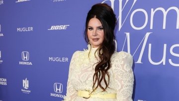 Λάνα Ντελ Ρέι: Αρραβωνιάστηκε η τραγουδίστρια