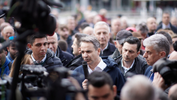 «Να προστατεύσουμε τις γυναίκες από τη βία» - Συνάντηση Μητσοτάκη με τους γονείς της Ελένης Τοπαλούδη 