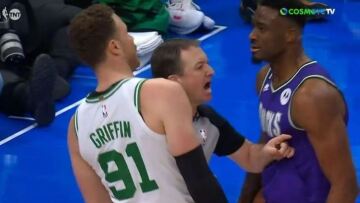 Θανάσης Αντετοκούνμπο: Έριξε κουτουλιά σε αντίπαλό του στη βαριά ήττα των Μπακς από τους Σέλτικς