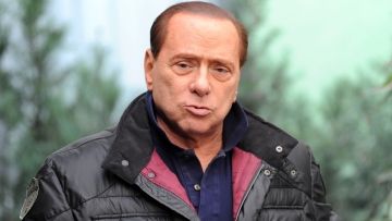 Ιταλία: «Eίναι μια δύσκολη δοκιμασία, αλλά θα τα καταφέρω και αυτή την φορά», είπε ο Μπερλουσκόνι από την εντατική