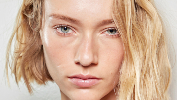 Το φυσικό συστατικό που πρέπει να δοκιμάσετε αν έχετε λεπτά μαλλιά