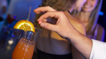 Αναζητούν τον «Sasha» που φέρεται να έριξε ναρκωτικό στο ποτό ανήλικης και μετά τη βίασε