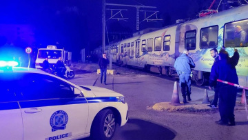 Συρμός του Προαστιακού παρέσυρε 16χρονο στον Ταύρο - Νοσηλεύεται διασωληνωμένος