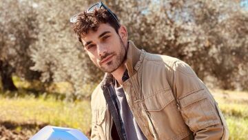 Ραφαήλ Καρυωτάκης: Αποχωρεί από τη «Γη της Ελιάς» 