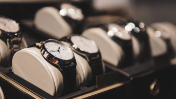 Συνελήφθησαν σε Ιρλανδία και Ρουμανία οι αλλοδαποί που έκλεβαν ακριβά ρολόγια στην Αθήνα