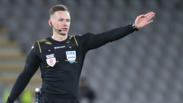 Super League - Διαψεύδει τα πάντα ο Πολωνός διαιτητής: Δεν ήμασταν μεθυσμένοι, o Μπένετ μου ανακοίνωσε ότι δεν θα σφυρίξω