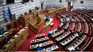 Βουλή: Το δώρο του Κώστα Τασούλα στους νέους βουλευτές