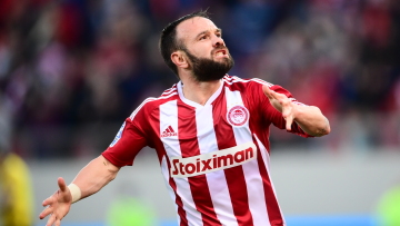 Ολυμπιακός - ΑΕΚ:  Η καρφωτή κεφαλιά του Βαλμπουενά που άνοιξε το σκορ στον ημιτελικό 