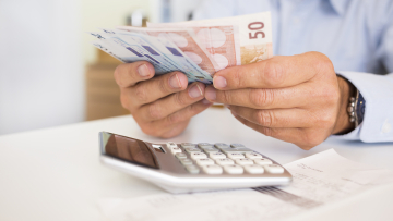 Δώρο Πάσχα: Έως σήμερα η καταβολή του - Πώς θα υπολογίσετε τι δικαιούστε