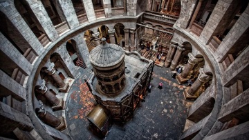 Η ισραηλινή αστυνομία εμπόδισε «για πρώτη φορά μετά από αιώνες» τον Καθολικό Πατριάρχη Ιεροσολύμων να εισέλθει στον Πανάγιο Τάφο - Αντίδραση Μακρόν
