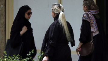 Ιράν: Ποινές ως 10 χρόνια για γυναίκες που δεν φορούν χιτζάμπ προβλέπει νομοσχέδιο