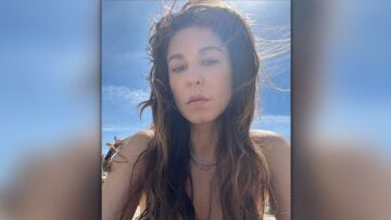 Κατερίνα Παπουτσάκη: Παίζει με τα παιδιά της στη θάλασσα της Κρήτης - Δείτε φωτογραφίες