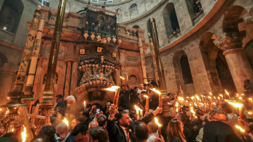 Στις 7 το απόγευμα του Μεγάλου Σαββάτου το Άγιο Φως στην Ελλάδα - Με το κυβερνητικό αεροσκάφος η ολιγομελής αποστολή