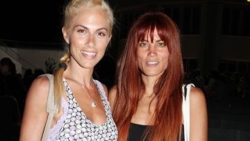 Η Ντορέττα Παπαδημητρίου αποκοιμήθηκε αγκαλιά με την κόρη της Μαίρης Συνατσάκη