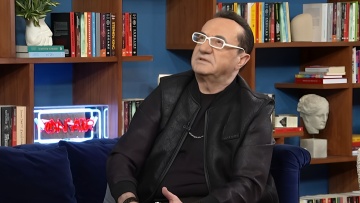 Λευτέρης Πανταζής: Πούλαγα πάγο, τύλιγα σουβλάκια, ήμουν υδραυλικός