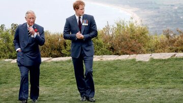 Βασιλιάς Κάρολος: Είχε θερμή τηλεφωνική συνομιλία με τον Χάρι λίγο πριν τη στέψη