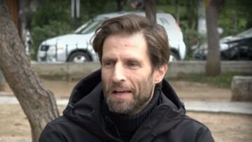 Μάξιμος Μουμούρης: Οι κόρες μου δεν με βλέπουν στην τηλεόραση, δεν θέλω να μπερδέψουν τη δουλειά με τον ρόλο του πατέρα
