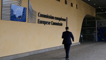 Κομισιόν: Η Ευρώπη έκανε τα πάντα για να αποφύγει τον εμπορικό πόλεμο, αλλά γνωρίζει πώς να αντιδρά σε τέτοια επίθεση