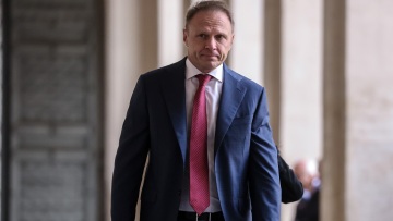 Ιταλία: Σάλος από τις δηλώσεις υπουργού της κυβέρνησης Μελόνι - «Δεν μπορούμε να παραδοθούμε στην εθνοτική αντικατάσταση»