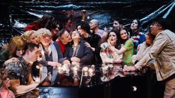 Χάρις Αλεξίου: Κάνει απόψε πρεμιέρα στην παράσταση του Εθνικού Θεάτρου «Μια νύχτα στην Επίδαυρο»