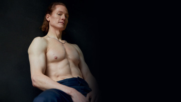 Ποιος είναι ο Μπράιαν Τζόνσον, ο άνθρωπος που «πάγωσε» τον χρόνο 