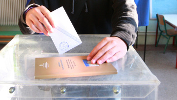 Εκλογές 2023: Με 6,9% προηγείται η ΝΔ του ΣΥΡΙΖΑ στην εκτίμηση ψήφου σύμφωνα με νέα δημοσκόπηση της Metron Analysis