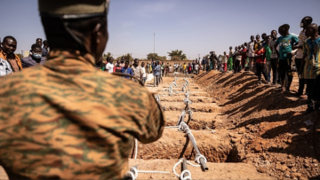 Μπουρκίνα Φάσο: «Περίπου 60» νεκροί από πυρά ανδρών με στολές του στρατού