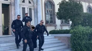 Μυτιλήνη: Προφυλακίστηκε η 49χρονη που περιέλουσε με βενζίνη τον σύζυγό της