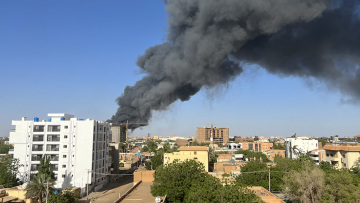Σουδάν: Ο χρόνος τελειώνει για τους εγκλωβισμένους - Μαζική εκκένωση ενώ μαίνεται ο εμφύλιος