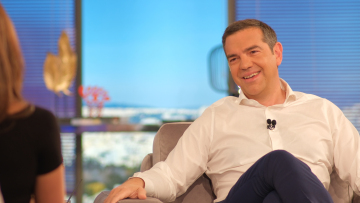 Αλέξης Τσίπρας: Χωρίς τηλεόραση στο σπίτι του - Η «γοητευτική προσωπικότητα» της Μπέτυς και τα σχολικά πάρτι