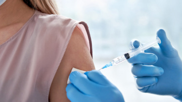 ΕΟΦ: Tι έδειξαν οι «Κίτρινες Κάρτες» για τα εμβόλια κατά του κορωνοϊού