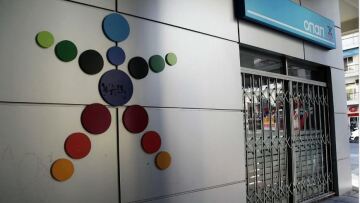 Ληστεία σε πρακτορείο ΟΠΑΠ στο Αιγάλεω - Απείλησαν με μαχαίρια τον ιδιοκτήτη και έφυγαν με 4.000 ευρώ