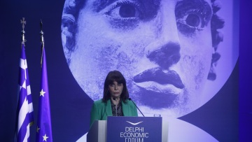 Delphi Economic Forum - Σακελλαροπούλου: Η Ελλάδα ατενίζει το μέλλον με αισιοδοξία και αυτοπεποίθηση