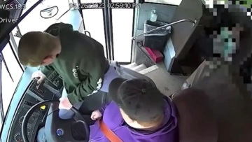 Μαθητής – ήρωας σταμάτησε το σχολικό λεωφορείο όταν η οδηγός λιποθύμησε