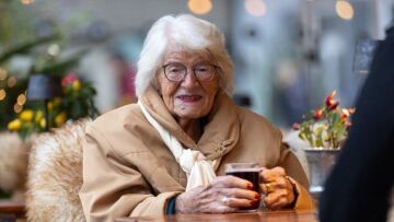 Γερμανία: Παραμένει... κοκέτα στα 113 της η γηραιότερη γυναίκα στη χώρα