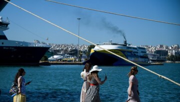 Αγίου Πνεύματος: Για ποιους είναι αργία και πως αμείβεται
